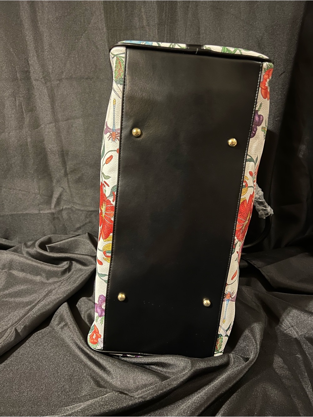 GUCCI White Floral Logo Duffle Bag - Picture 8 of 16